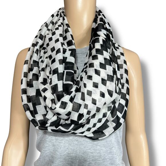 Womens Large Oversized Infinity Scarf Black White Checked Print Lightweight - Picture 2 of 3